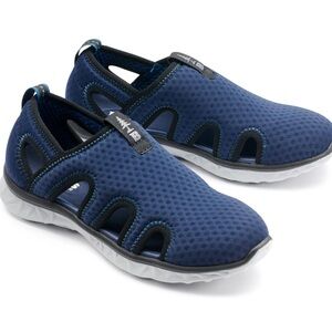 NWT Woman’s Bass Outdoor Vented Mesh Water Shoes